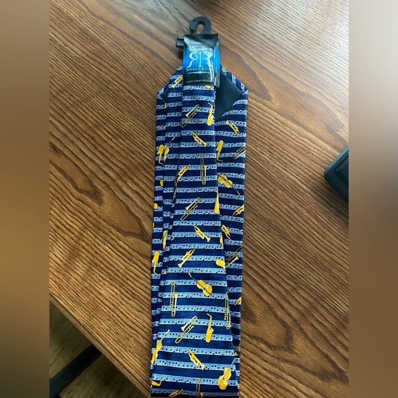 Musical Instrument Tie - Picture 2 of 3
